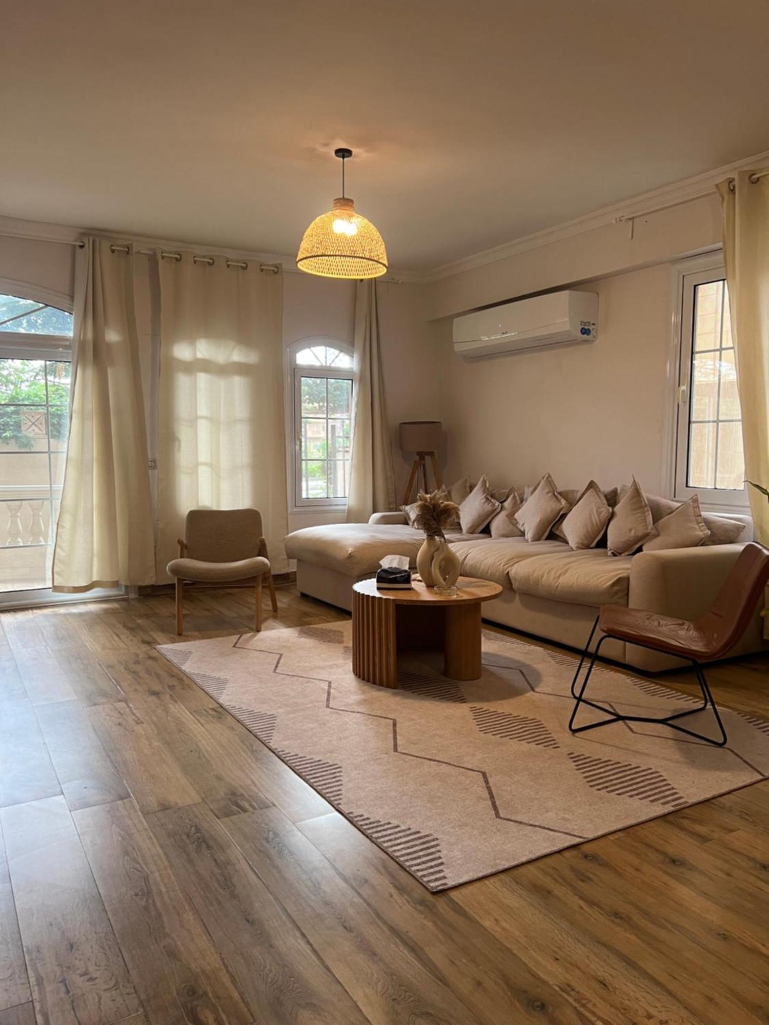 2 Bedrooms Boho Style Ground Floor Flat *